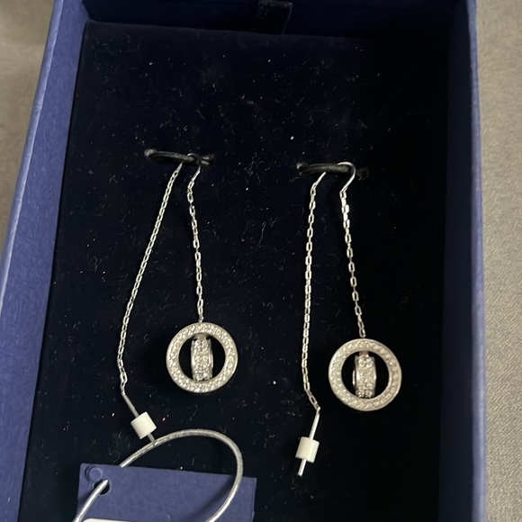 Swarovski Dextera drop earrings
Long, White, Rhodium plated - Picture 4 of 11